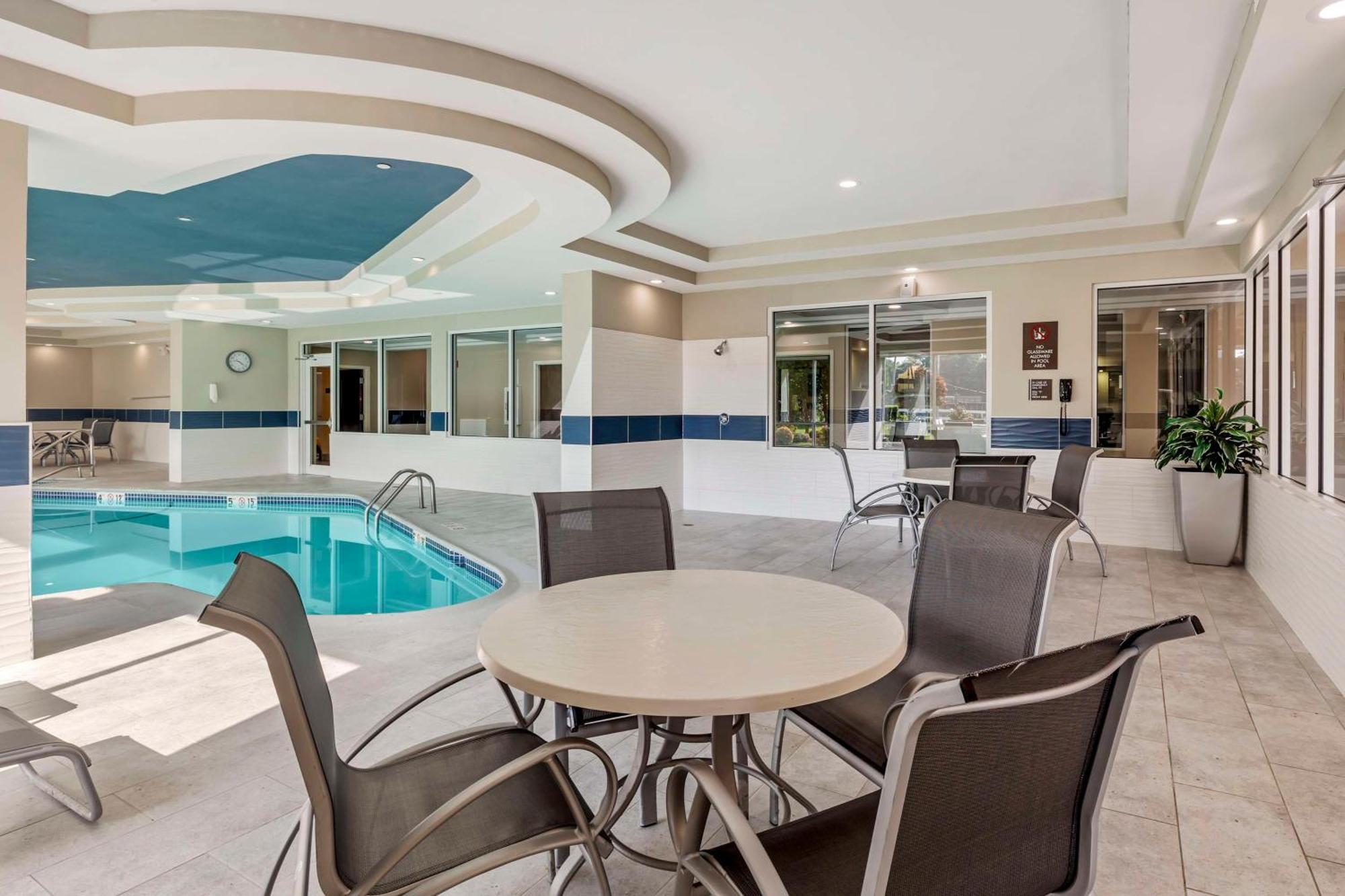 Best Western Plus North Shore Hotel Danvers Bagian luar foto