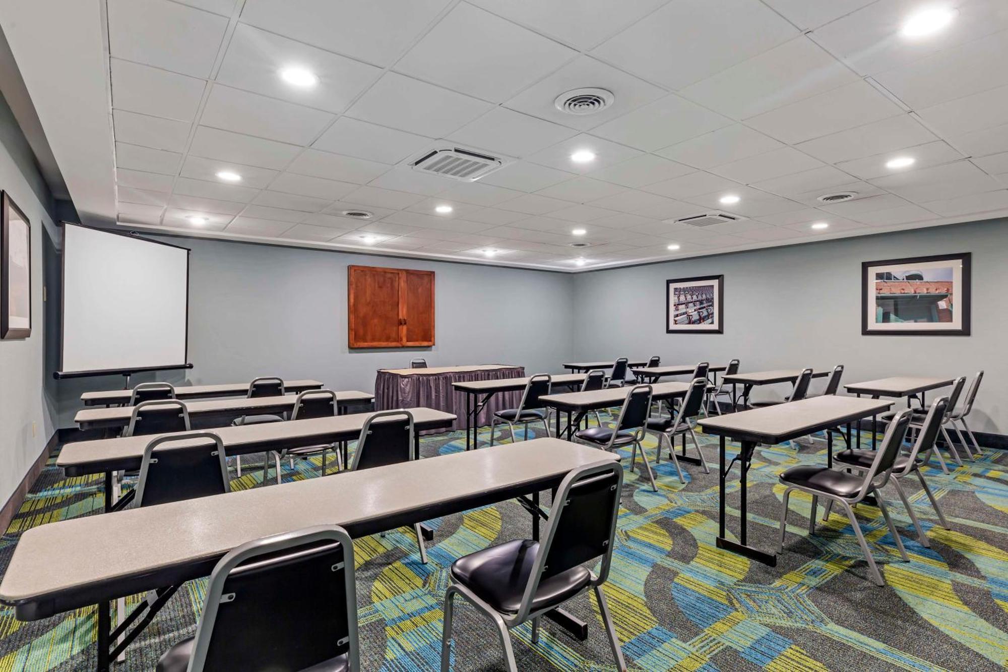 Best Western Plus North Shore Hotel Danvers Bagian luar foto