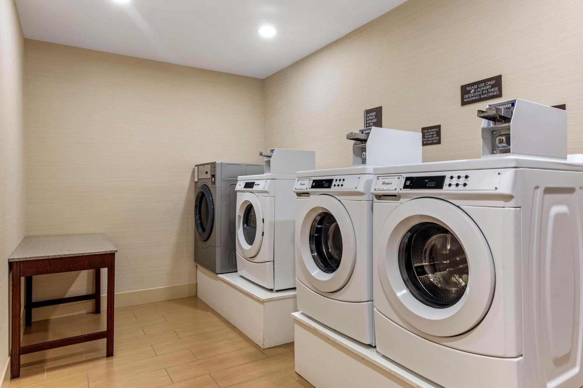 Best Western Plus North Shore Hotel Danvers Bagian luar foto