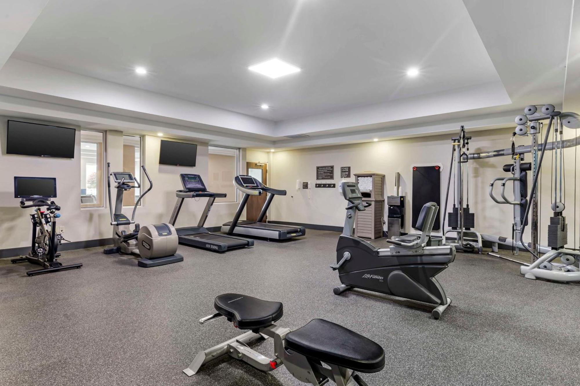 Best Western Plus North Shore Hotel Danvers Bagian luar foto