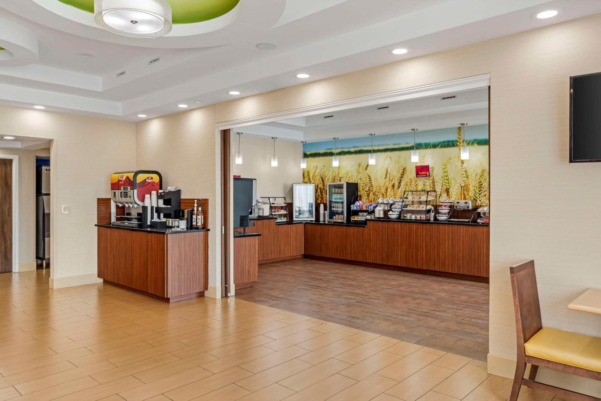 Best Western Plus North Shore Hotel Danvers Bagian luar foto