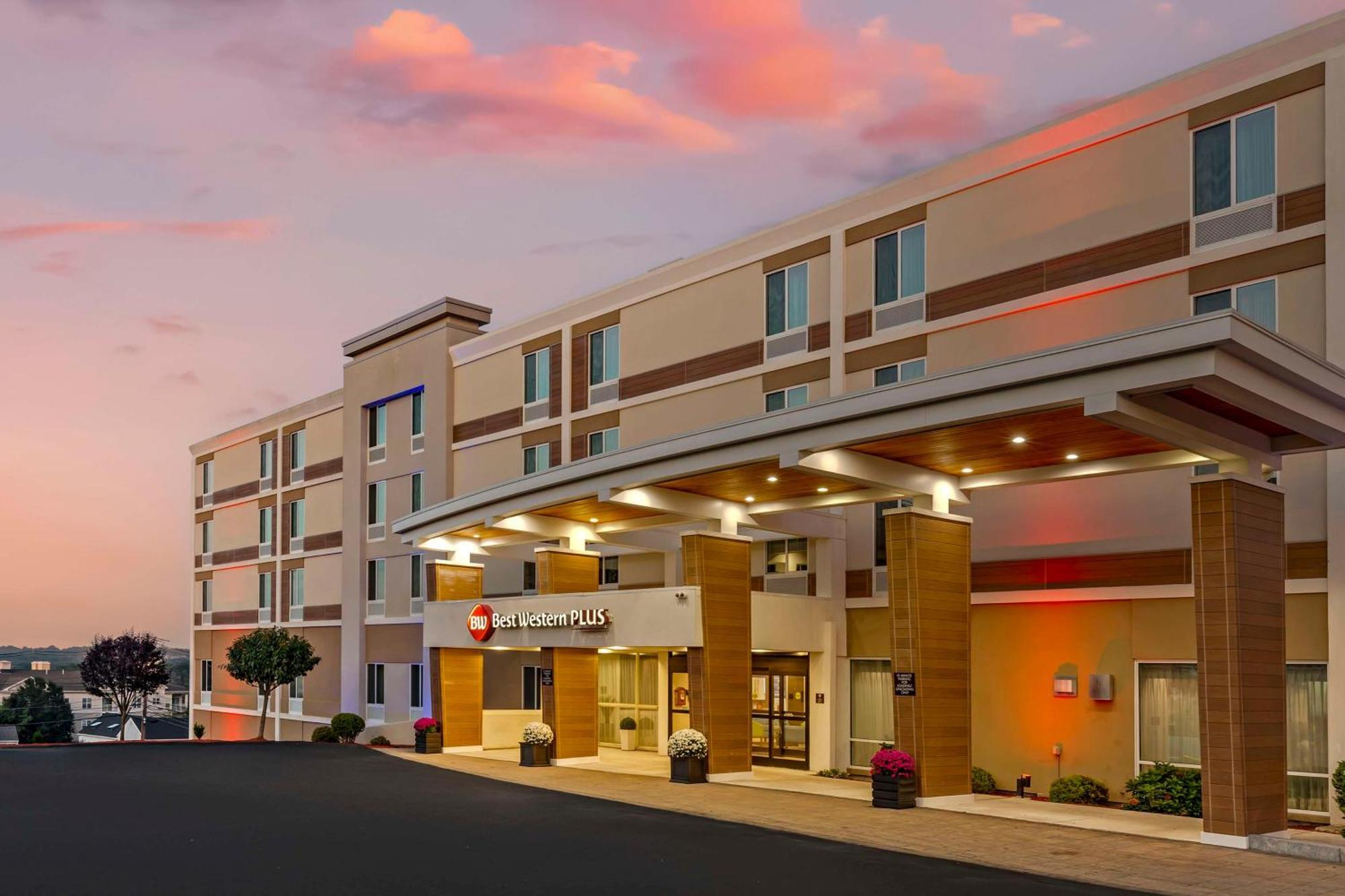 Best Western Plus North Shore Hotel Danvers Bagian luar foto