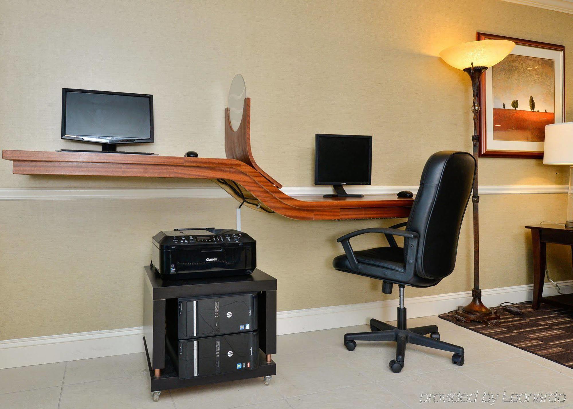 Best Western Plus North Shore Hotel Danvers Bagian luar foto